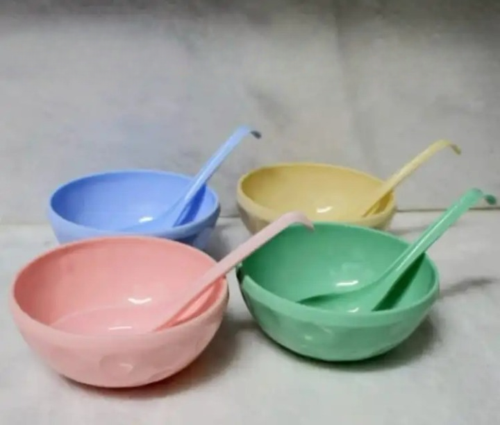 Pack of 4 - Beautiful Design Soup Bowls With Spoons