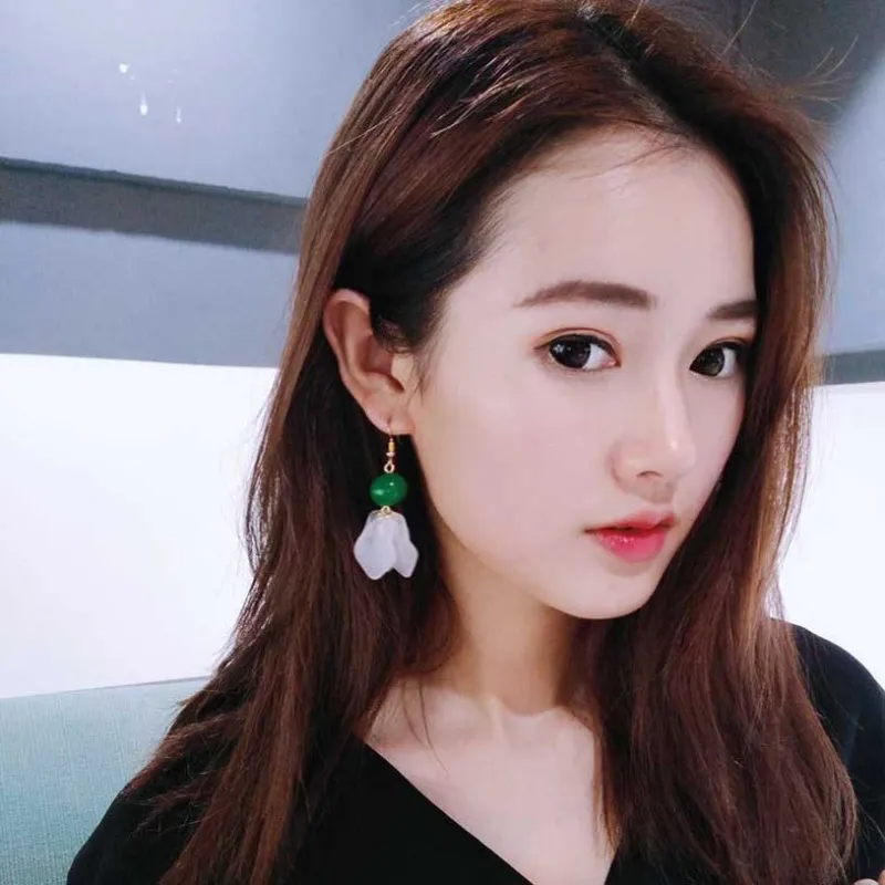 Cute Pearl & White Leaf Earrings