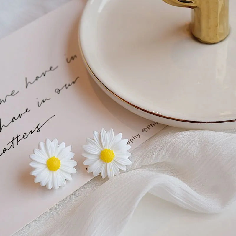 Charming Daisy Flower Earrings
