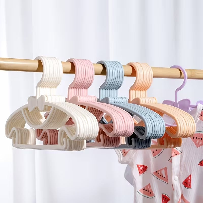 6PCs Plastic Clothes Hanger Set