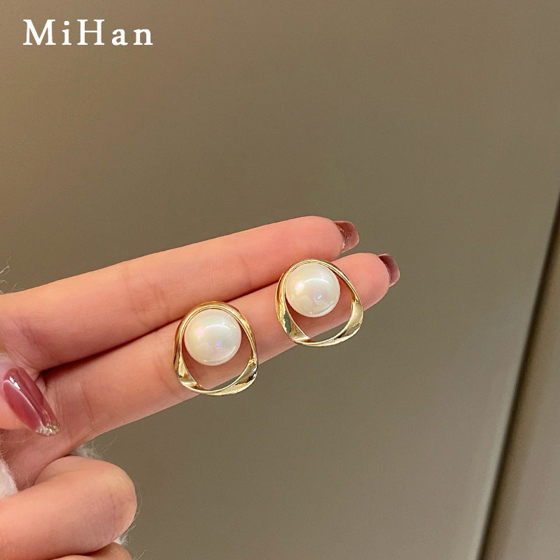 Vintage Retro Pearl Earrings