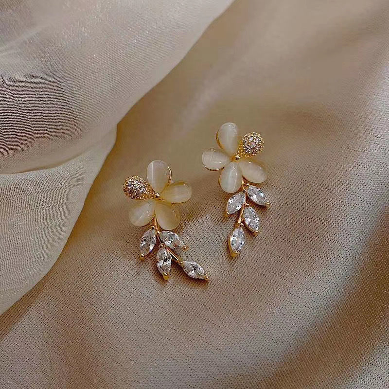 Rhinestone White Flower Earrings