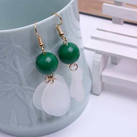 Cute Pearl & White Leaf Earrings