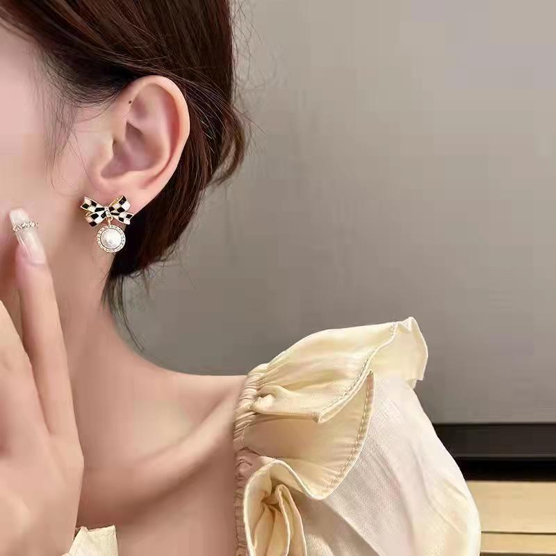 Celebrity Tie Earrings - DS Traders