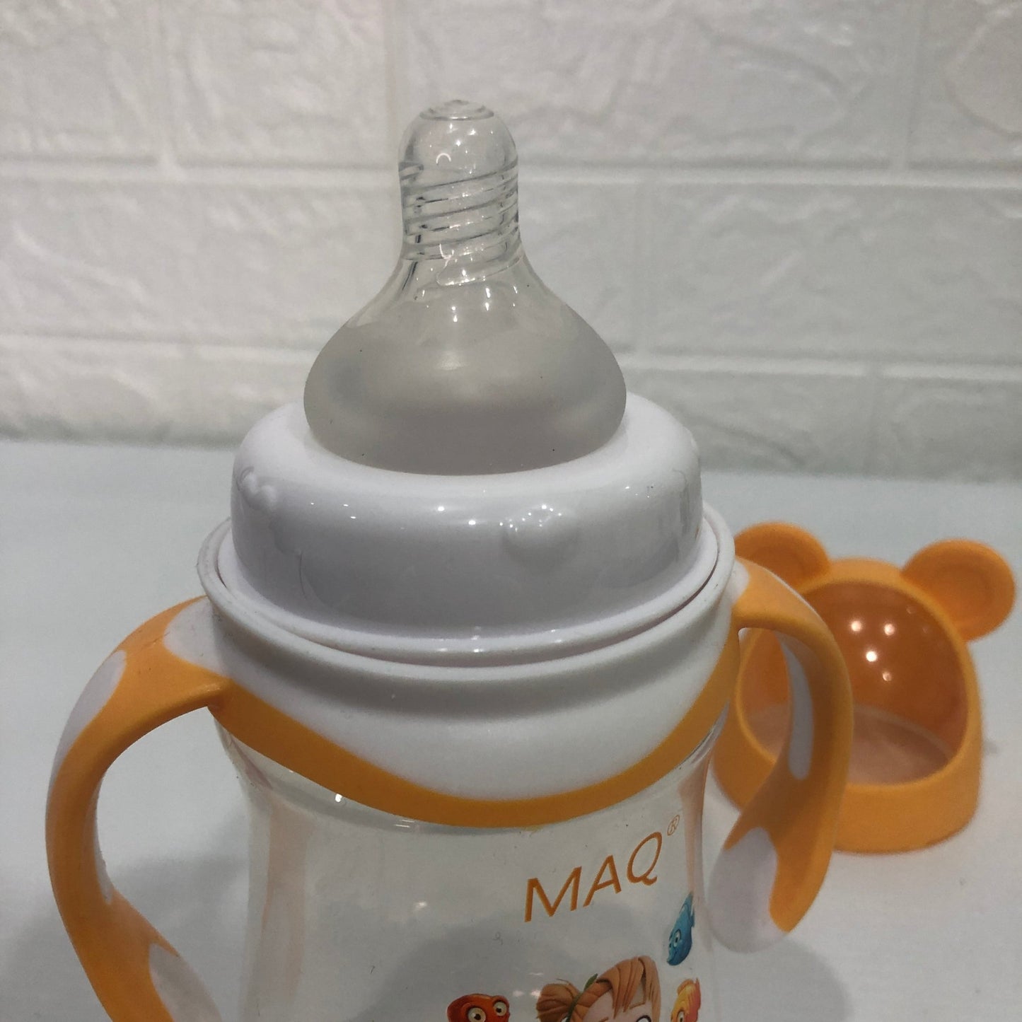 Durable Baby Feeder With Handle - DS Traders