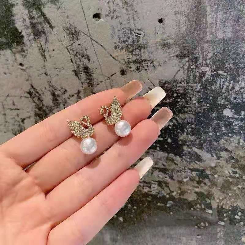 Sparkling Swan Earrings - DS Traders