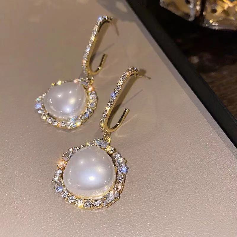 Stud Round Pearl Earrings - DS Traders