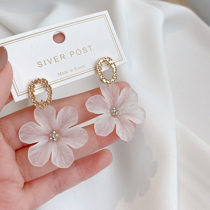 White Flower Stud Earrings - DS Traders