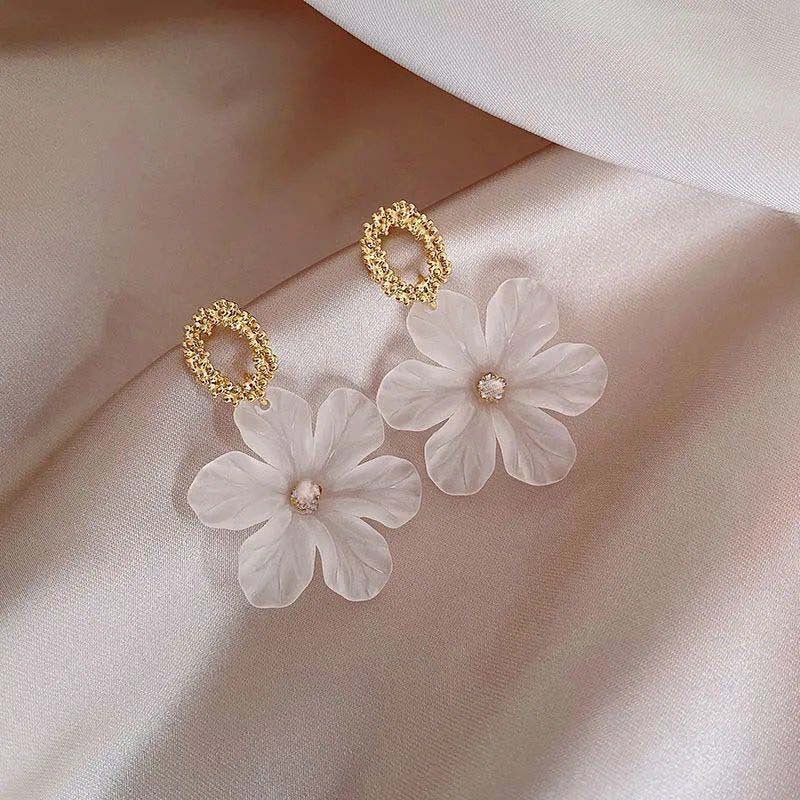 White Flower Stud Earrings - DS Traders