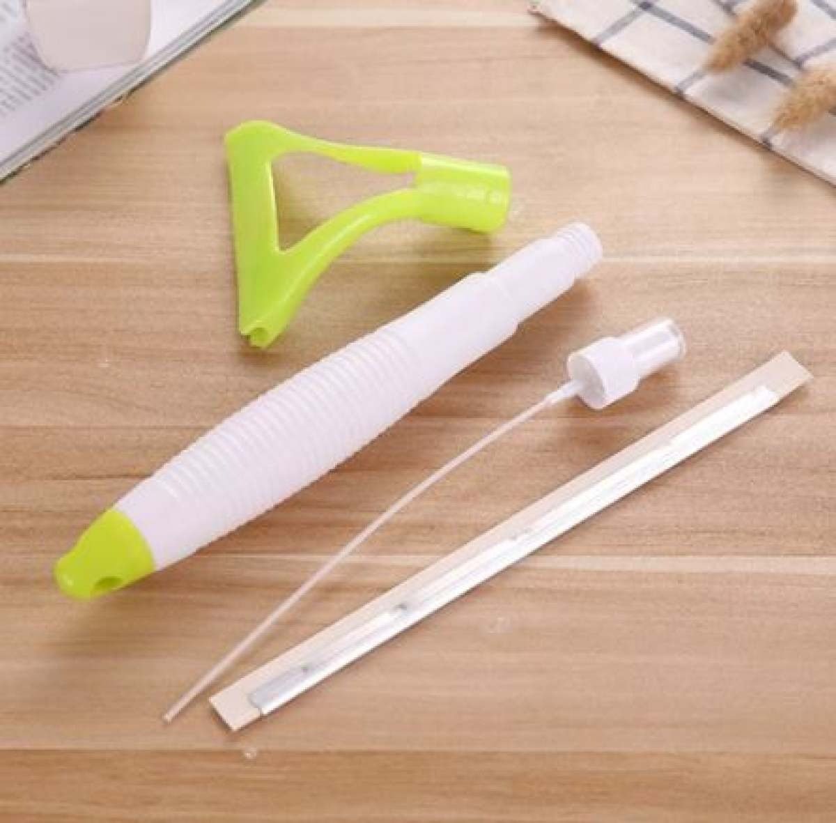 Wiper With Spray Bottle - DS Traders