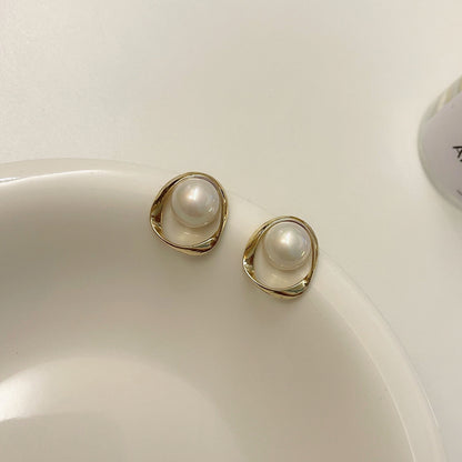 Vintage Retro Pearl Earrings