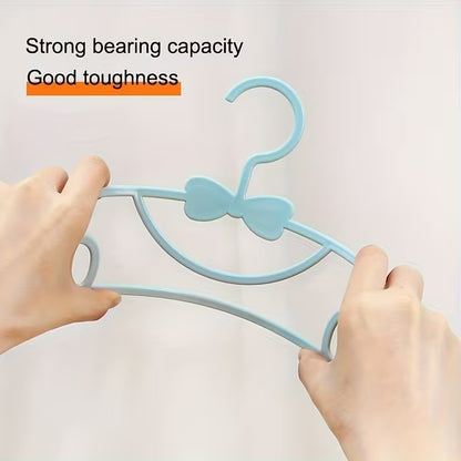 6PCs Plastic Clothes Hanger Set