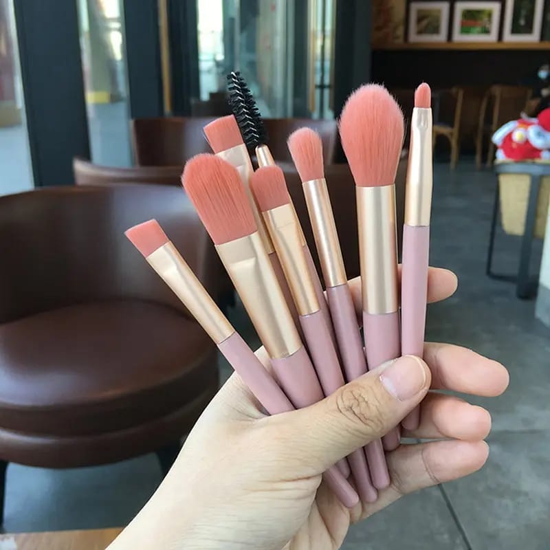 8Pcs Portable Makeup Brushes Set