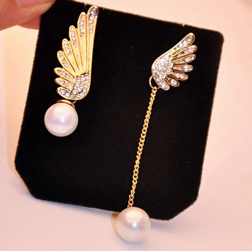 Luxurious Asymmetrical Wings Pearl Drop Earrings