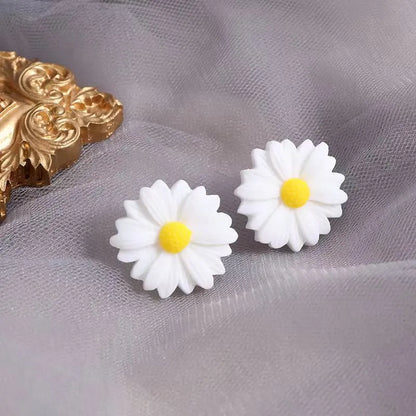 Charming Daisy Flower Earrings