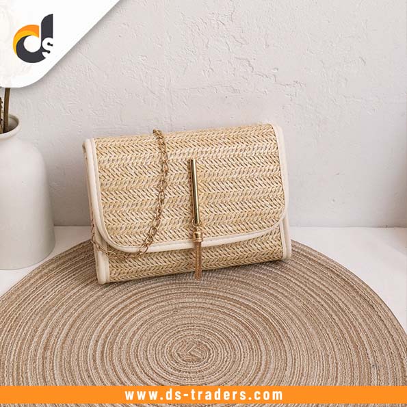 Elegant Crossbody Bag with Gold Chain Strap