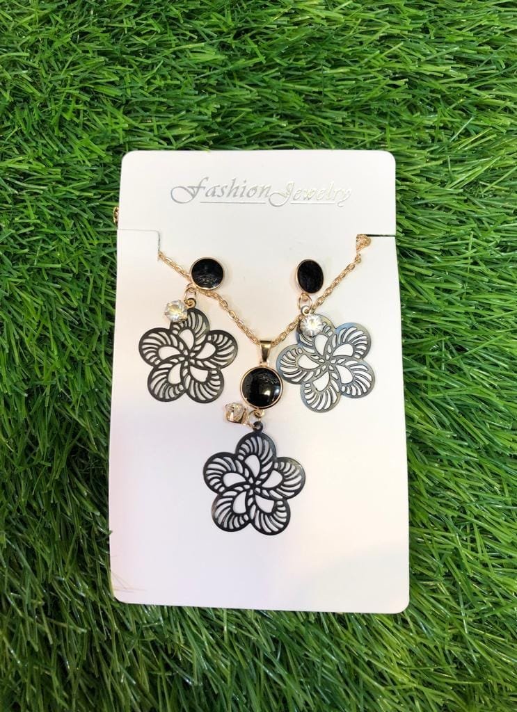 New Black Earrings And Pendant Set. - DS Traders
