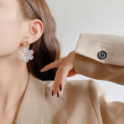 White Flower Stud Earrings - DS Traders