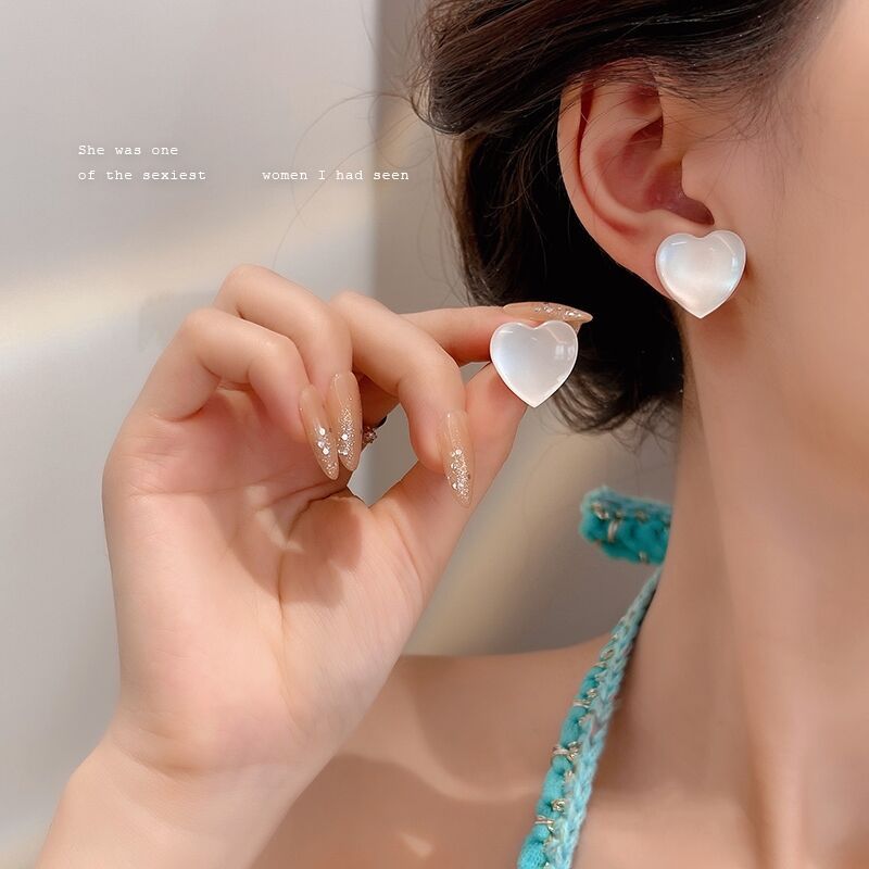 White Heart Earrings - DS Traders